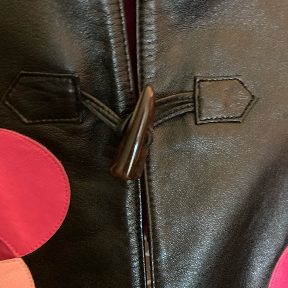 Lamb skin leather fitted blazer.